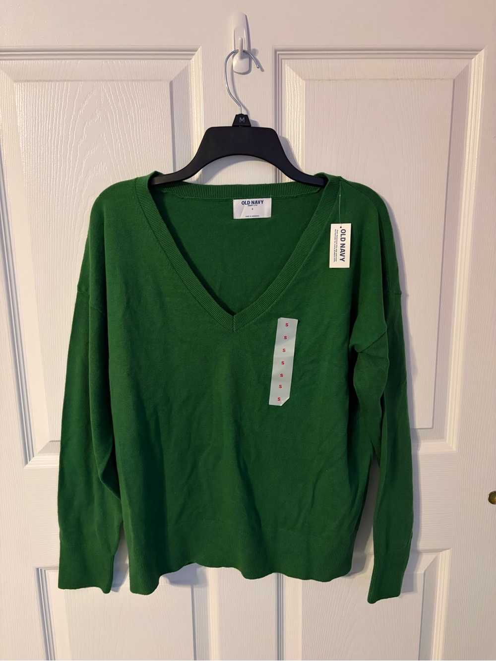 Old Navy Women's V-Neck Sweater in Kelly Green